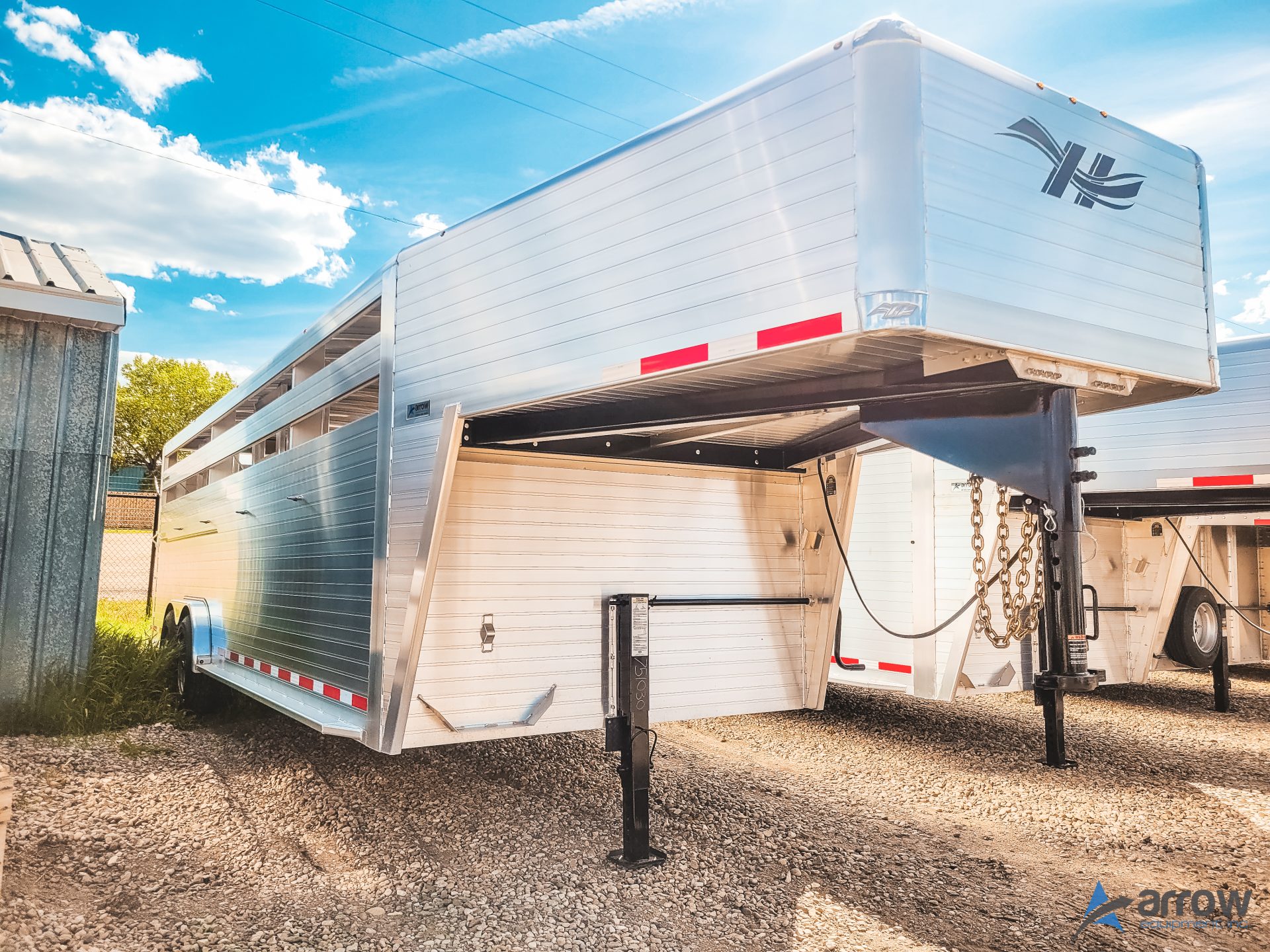 24′ x 7’5 x 6’8 Endura Livestock Trailer Gooseneck – Stock 1580
