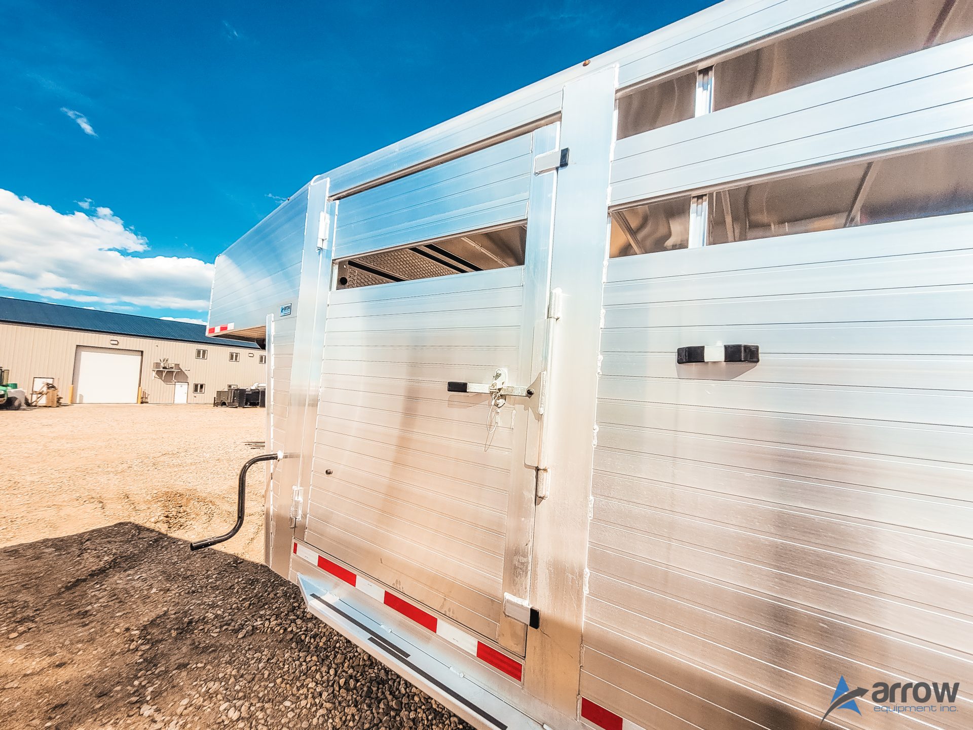 24′ x 7’5 x 6’8 Endura Livestock Trailer Gooseneck – Stock 1580