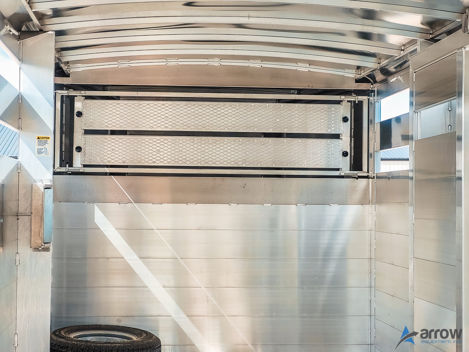 24′ x 7’5 x 6’8 Endura Livestock Trailer Gooseneck – Stock 1580