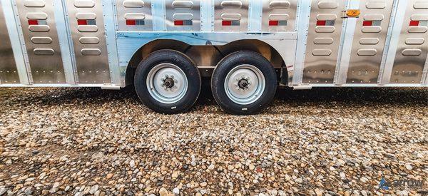 24′ x 8′ x 7′ Merritt Aluminum Livestock Trailer – Stock 31099