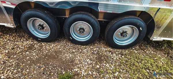 32′ x 8′ x 7′ Merritt Aluminum Livestock Trailer – Stock 31075