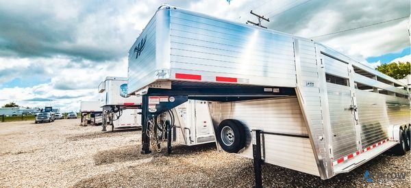30′ x 7’5 x 6’8 Endura Livestock Trailer Gooseneck – Stock 2891