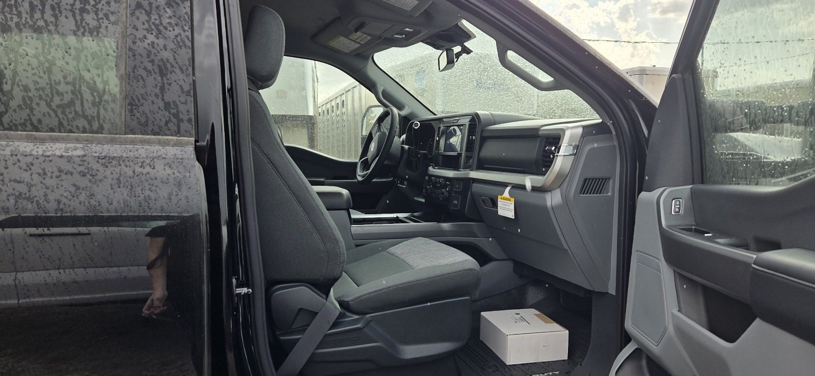 2025 Ford F550 Crew Cab XLT Black – Service Body Ready – STOCK 1312