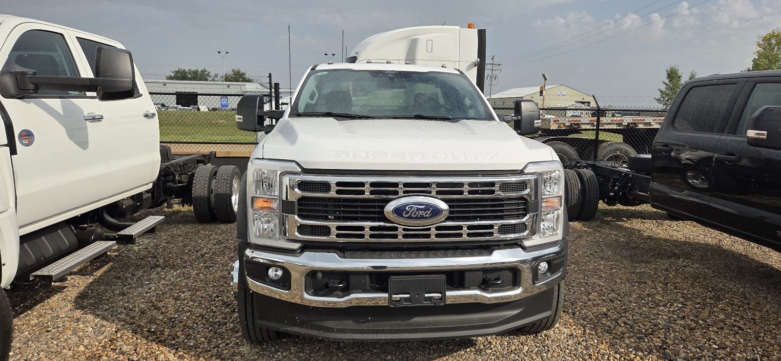 2025 Ford F600 Super Cab XLT White – Service Body Ready – STOCK 1313