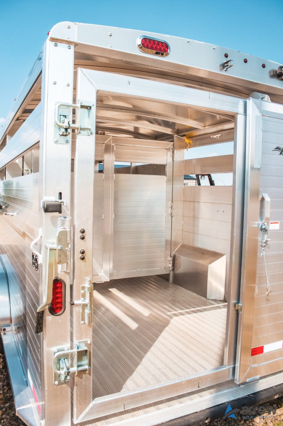 24′ x 7’5 x 6’8 Endura Livestock Trailer Gooseneck – Stock 1581