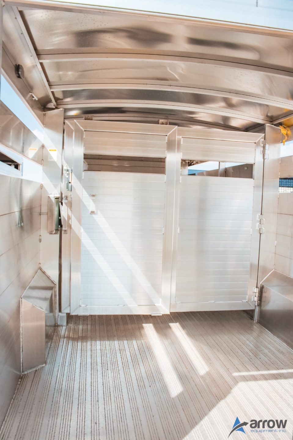 24′ x 7’5 x 6’8 Endura Livestock Trailer Gooseneck – Stock 1581