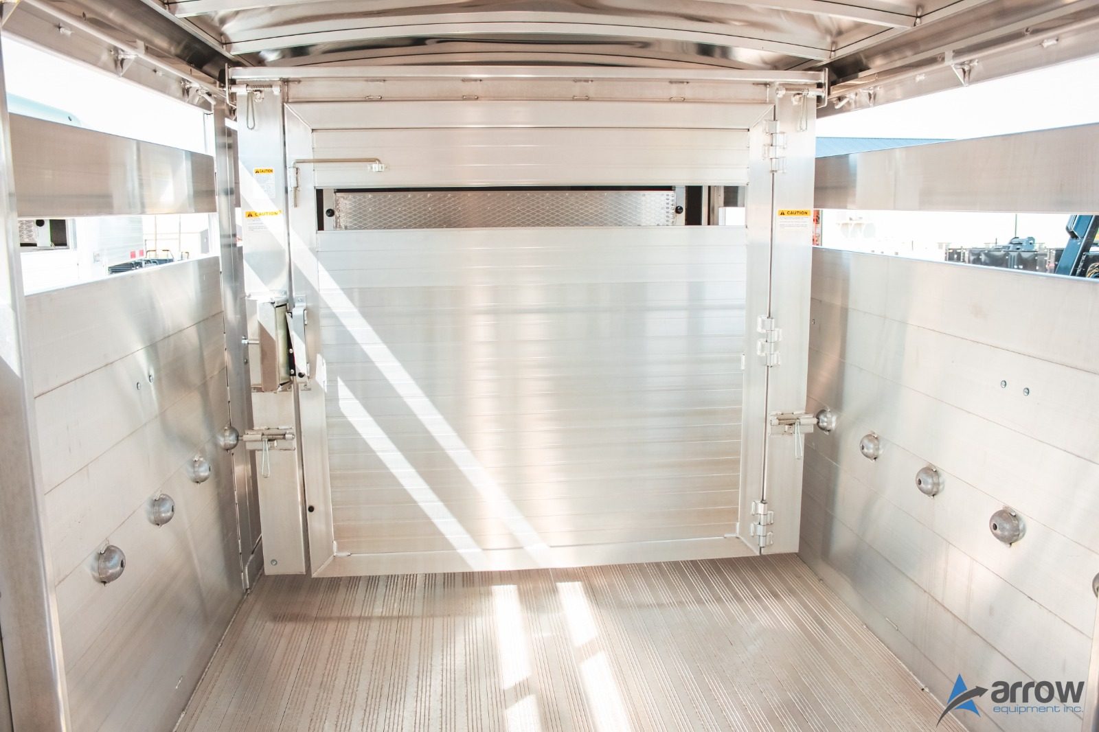 24′ x 7’5 x 6’8 Endura Livestock Trailer Gooseneck – Stock 1581