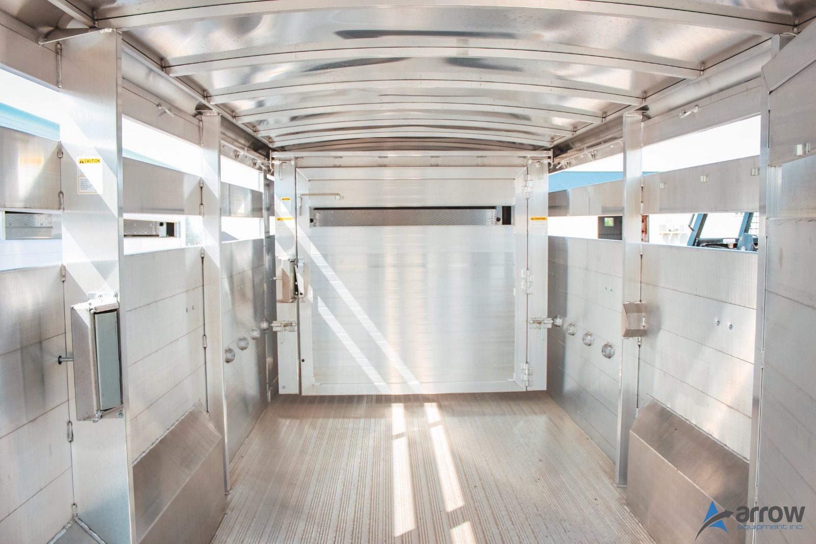 24′ x 7’5 x 6’8 Endura Livestock Trailer Gooseneck – Stock 1581