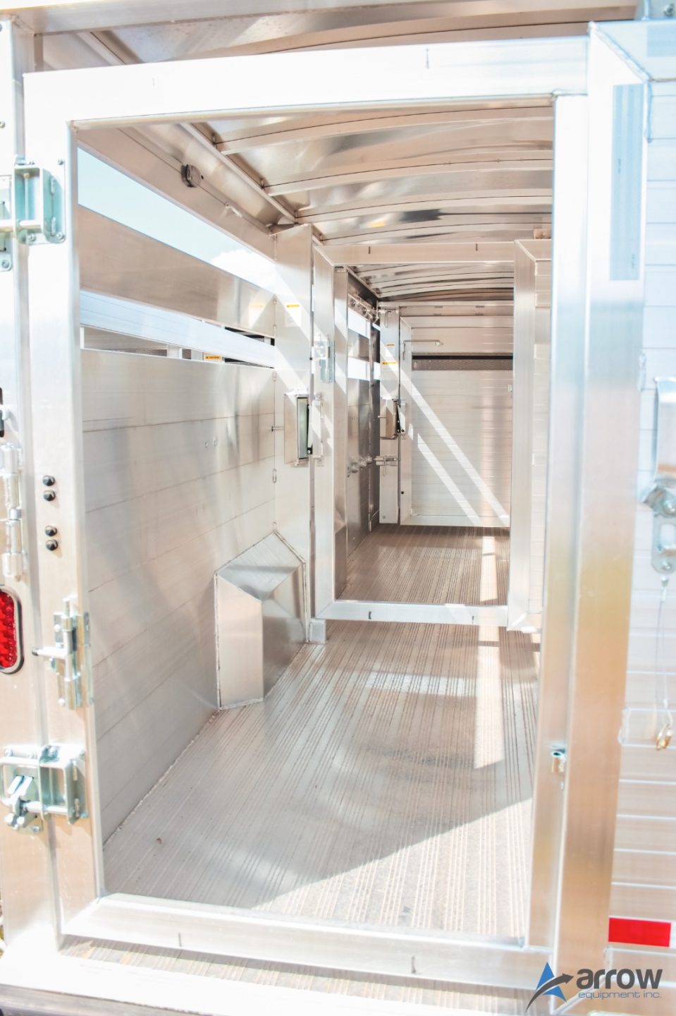 24′ x 7’5 x 6’8 Endura Livestock Trailer Gooseneck – Stock 1581