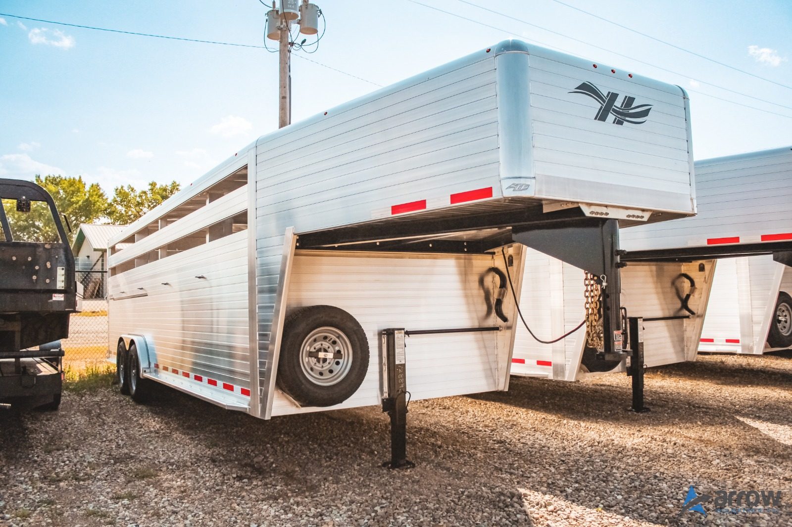24′ x 7’5 x 6’8 Endura Livestock Trailer Gooseneck – Stock 1581