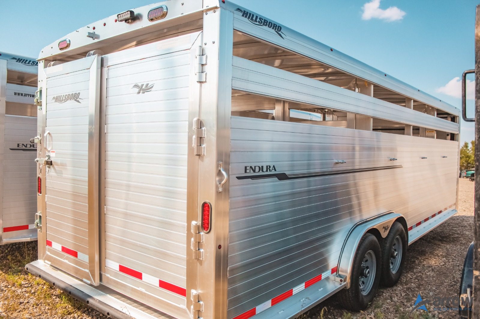 24′ x 7’5 x 6’8 Endura Livestock Trailer Gooseneck – Stock 1581