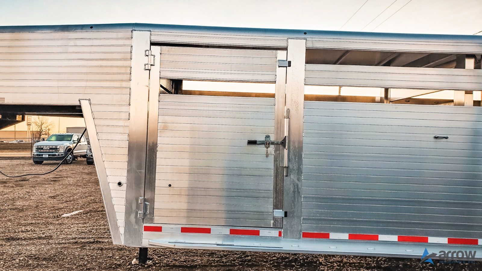 26′ x 7’5 x 7’4 Endura Livestock Trailer Gooseneck – Stock 1583