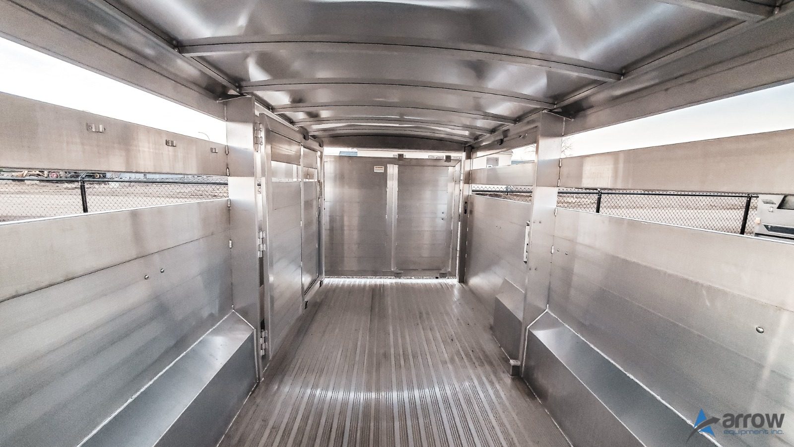 26′ x 7’5 x 7’4 Endura Livestock Trailer Gooseneck – Stock 1583