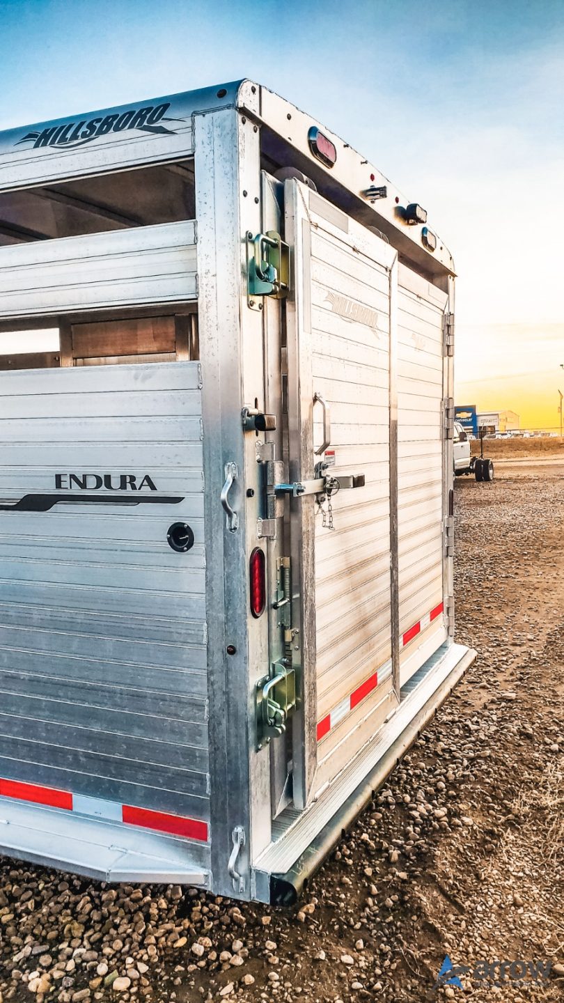 26′ x 7’5 x 7’4 Endura Livestock Trailer Gooseneck – Stock 1583