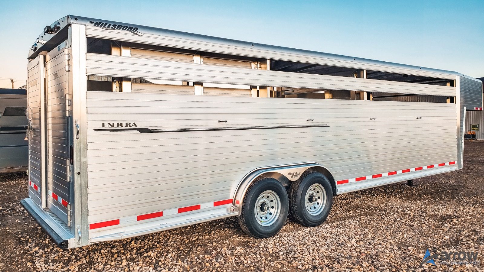 26′ x 7’5 x 7’4 Endura Livestock Trailer Gooseneck – Stock 1583