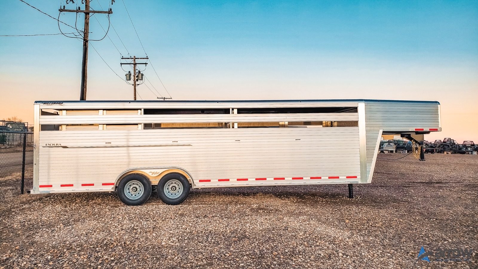 26′ x 7’5 x 7’4 Endura Livestock Trailer Gooseneck – Stock 1583