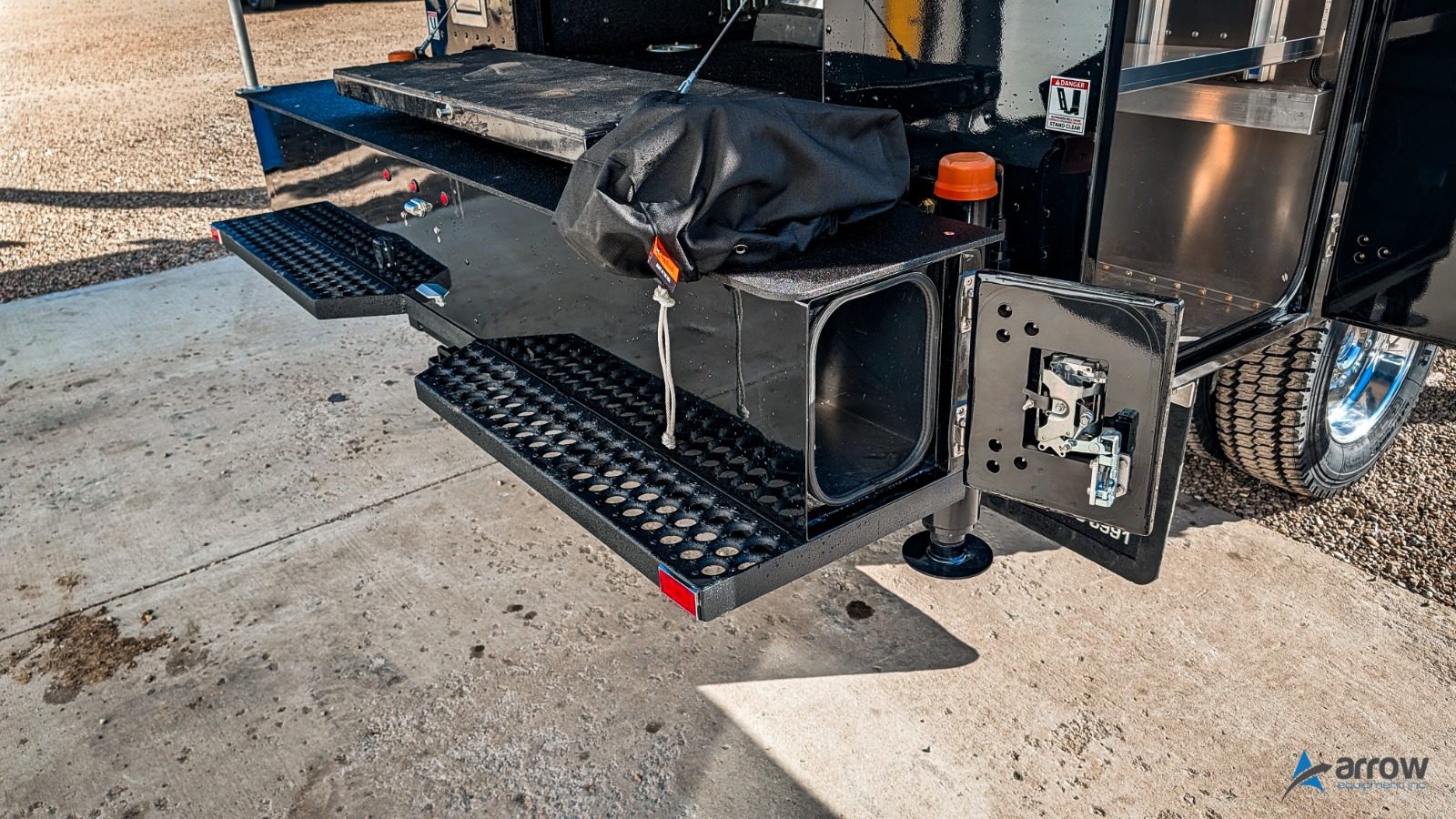 2026 F550 Crew Cab Diesel XLT Black Service Truck – STOCK 1326