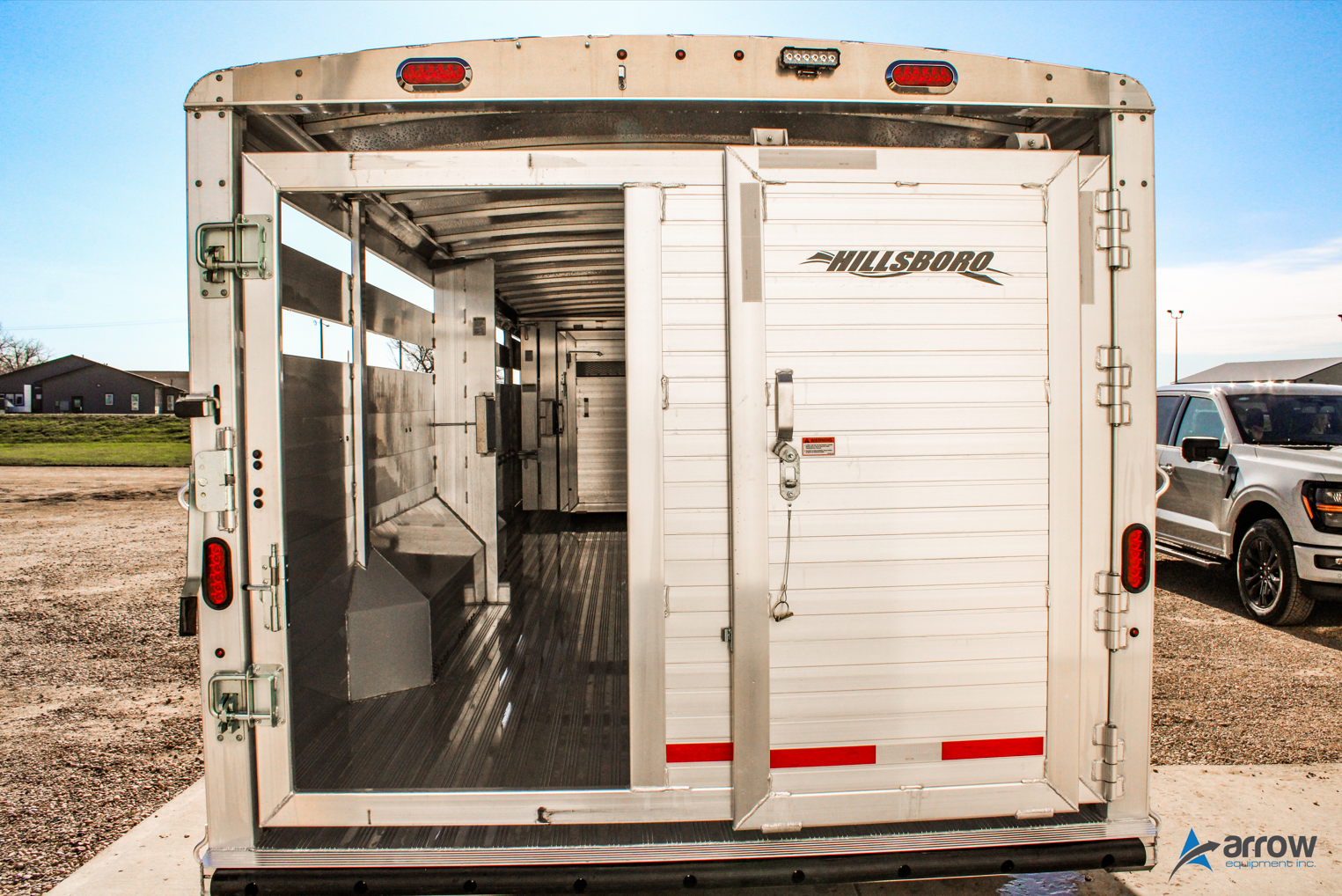 32′ x 8’2 x 6’8 Endura XD Livestock Trailer Gooseneck – Stock 1587
