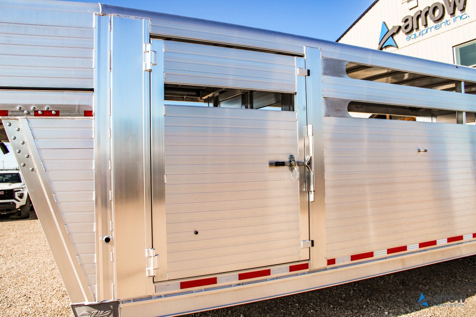 32′ x 8’2 x 6’8 Endura XD Livestock Trailer Gooseneck – Stock 1587