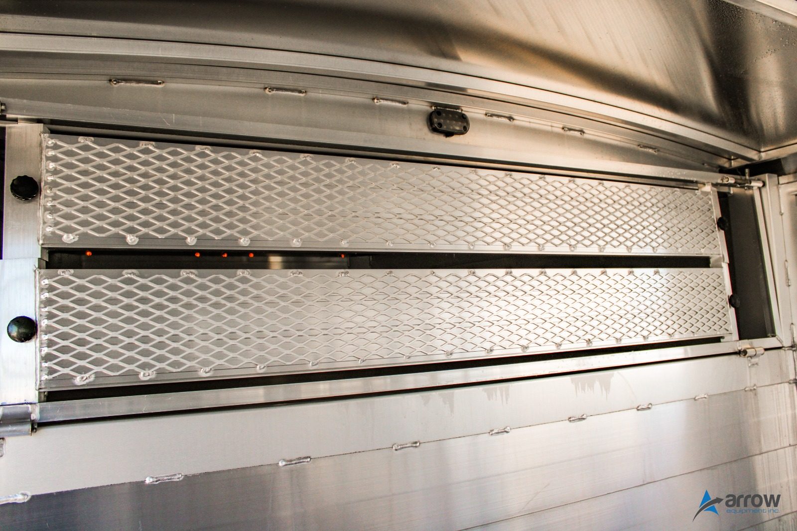 32′ x 8’2 x 6’8 Endura XD Livestock Trailer Gooseneck – Stock 1587