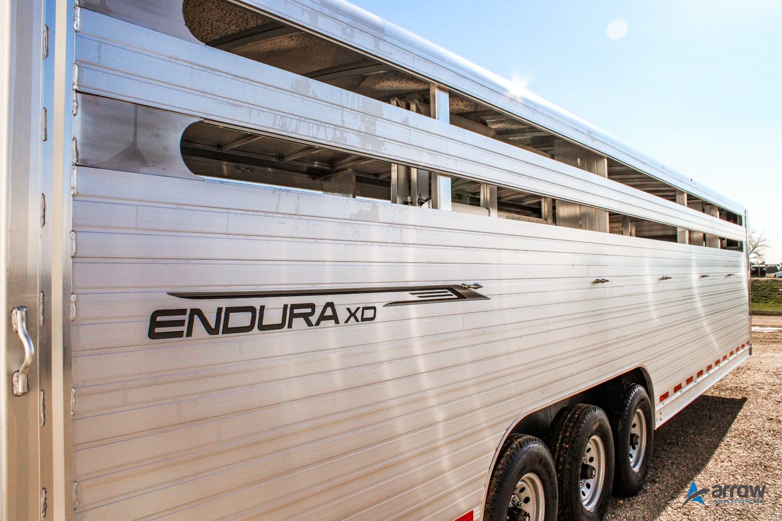 32′ x 8’2 x 6’8 Endura XD Livestock Trailer Gooseneck – Stock 1587