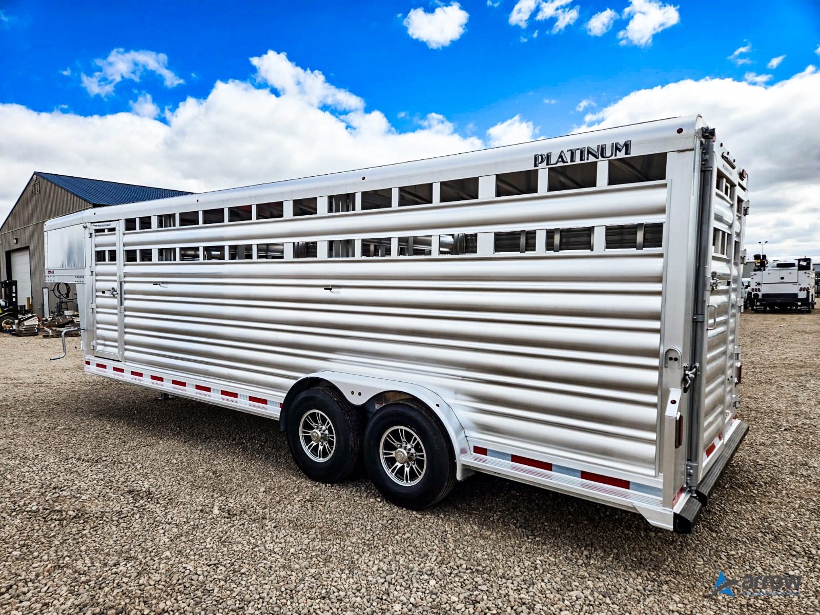 24′ x 7’6 x 7′ Platinum Livestock Trailer Gooseneck – Stock 3386