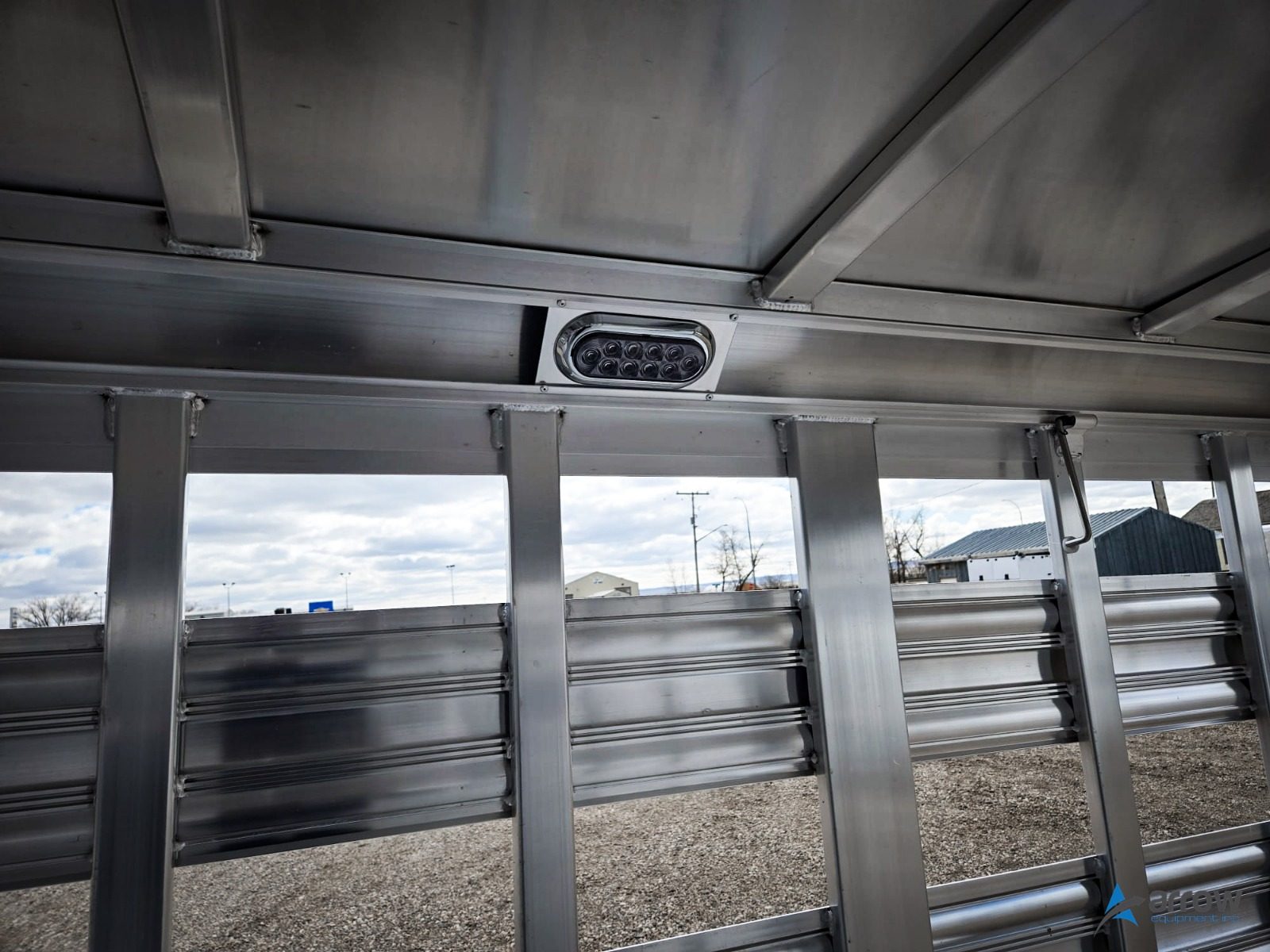24′ x 7’6 x 7′ Platinum Livestock Trailer Gooseneck – Stock 3386