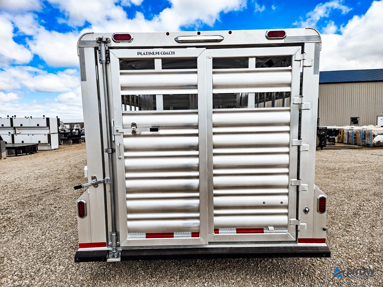 24′ x 7’6 x 7′ Platinum Livestock Trailer Gooseneck – Stock 3386