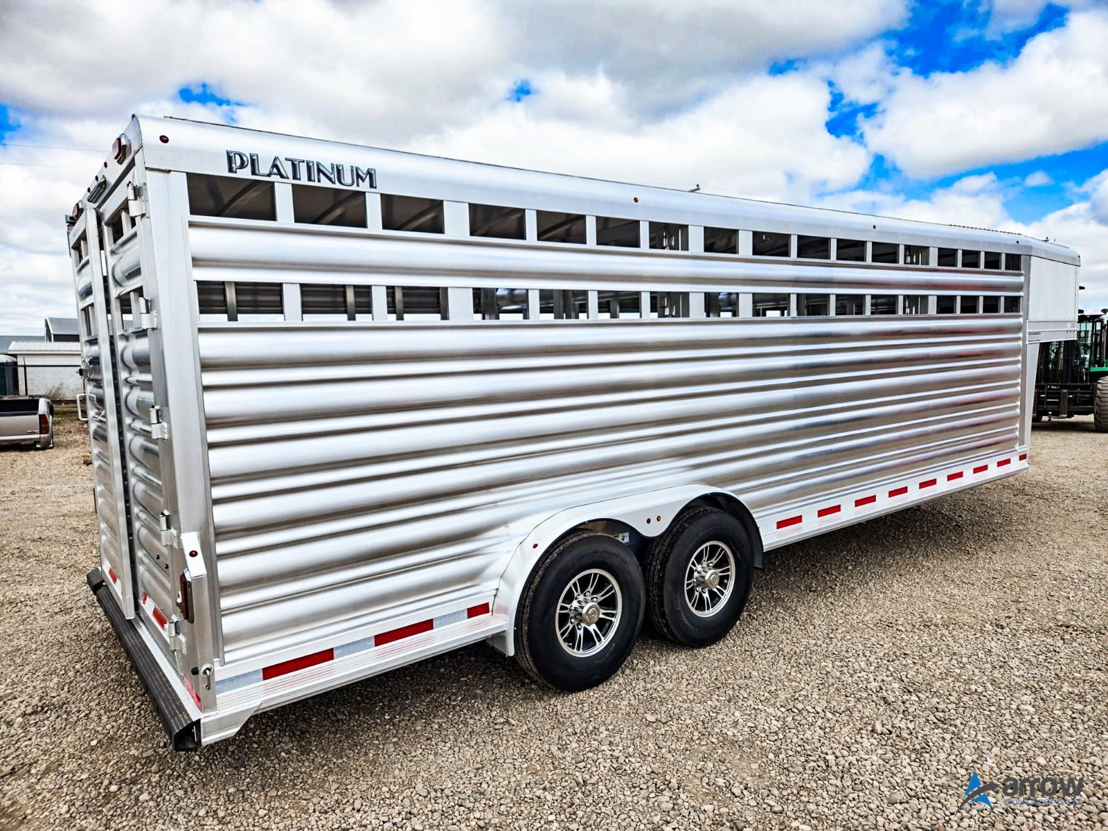24′ x 7’6 x 7′ Platinum Livestock Trailer Gooseneck – Stock 3386