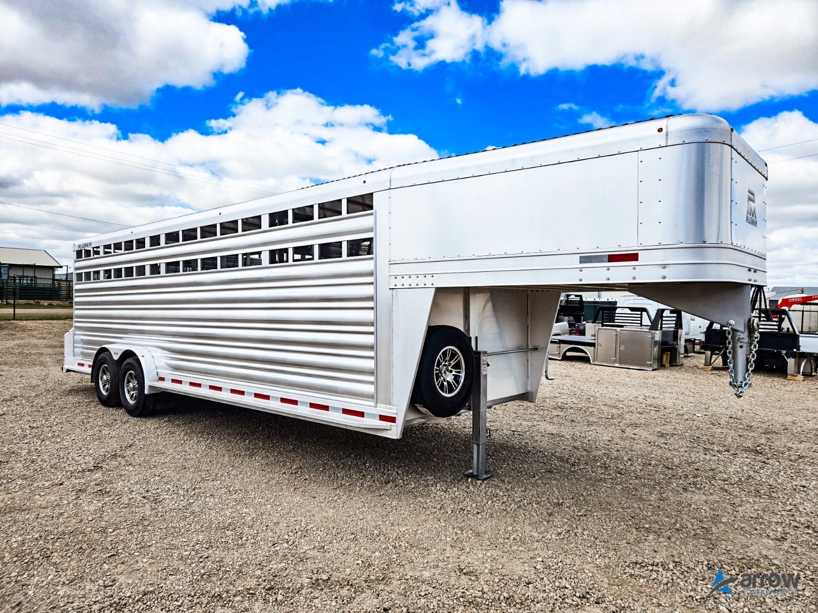 24′ x 7’6 x 7′ Platinum Livestock Trailer Gooseneck – Stock 3386